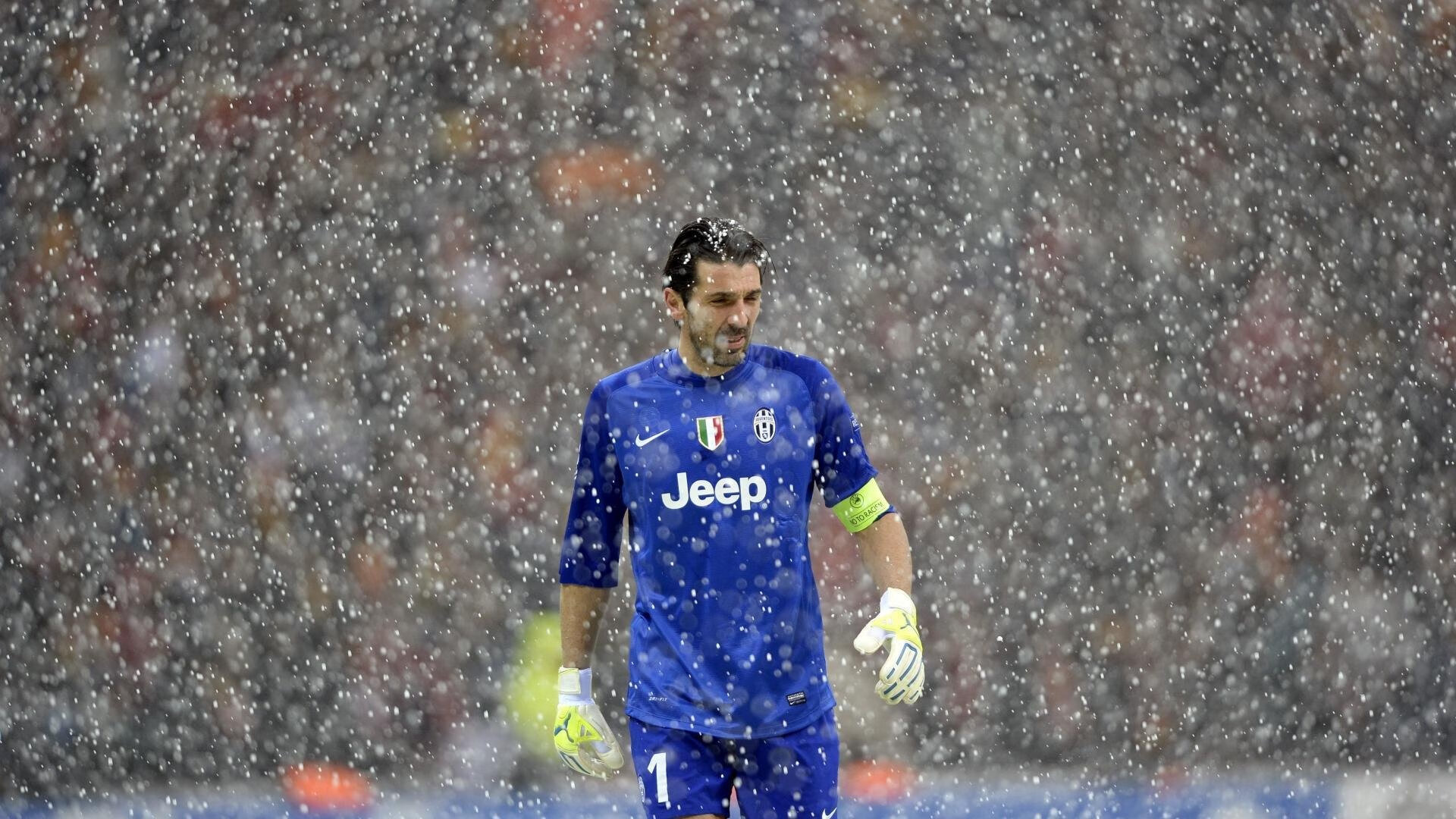 拜仁慕尼黑稳居德甲榜首，争夺多项冠军